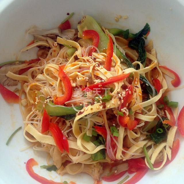 凉拌粉丝豆皮平菇,下饭下酒还不发胖,每次吃两盘都不过瘾