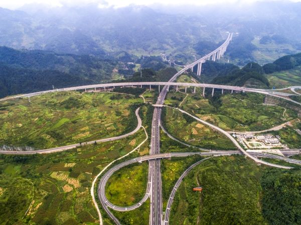 羊甲互通——黔东南州境内厦蓉与余安互相