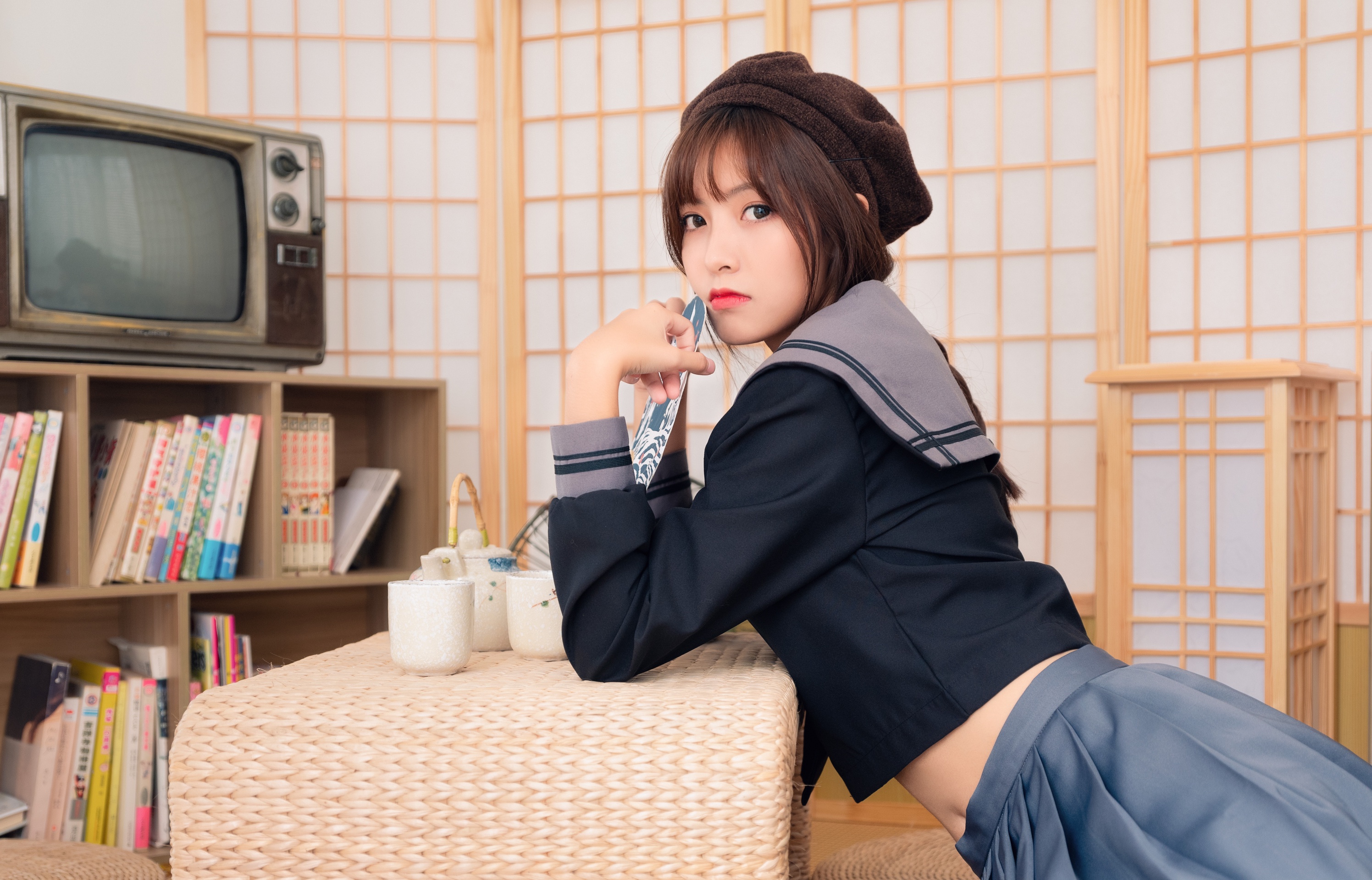 黑丝校服小姐姐 微笑的时候超可爱,不笑的时候是冷美人