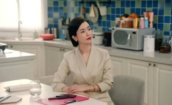 诸葛大力妈妈来公寓做客,看到她的正脸之后惊呆了