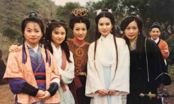 97版《天龙八部》演员重聚,黄日华刘玉翠上演回忆杀