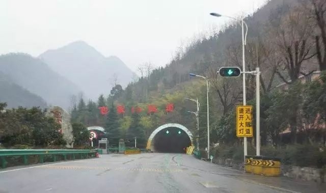 以下为中国最长高速公路隧道排行榜 top8,陕西包家山隧道