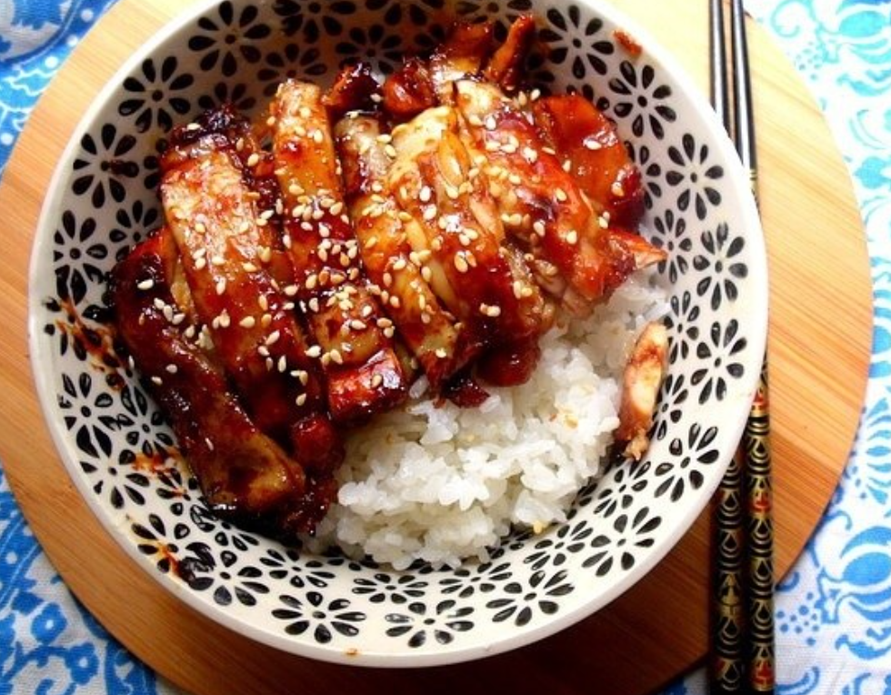 用料   鸡腿 料酒 红糖 日式酱油 生姜 蜂蜜 清酒 白芝麻 照烧鸡腿饭