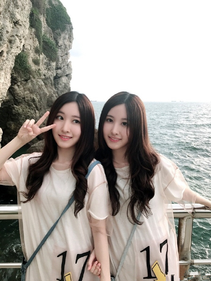 "最美双胞胎"越长大越美,双双考入清华,诠释童星成长正确方式