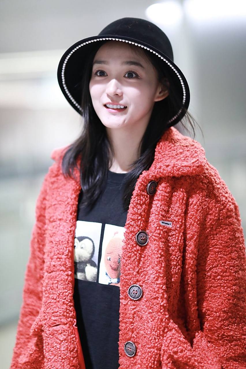 金秋图文动态创作节# 近日,何泓姗在社交媒体上晒出了她主演的新剧