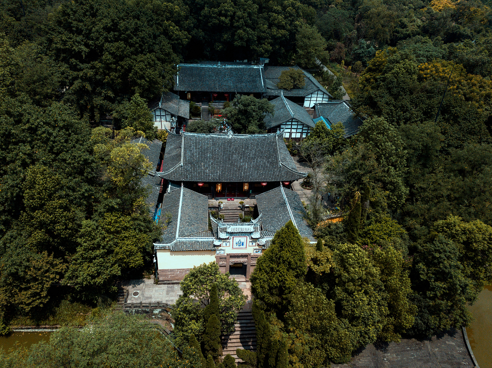 本地mcn挑战赛# 鹤鸣山,又名鹄鸣山,是道教的发源地,位于四川成都