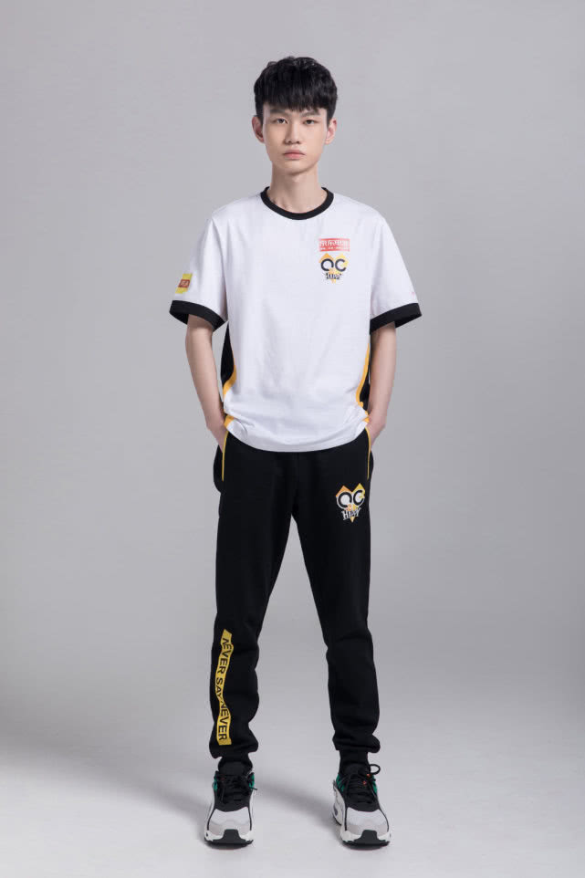 qg官宣:song正式离队加盟slt,看到如今的杰杰,就想起曾经的他