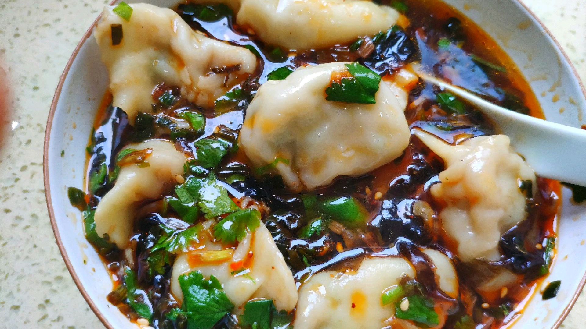 大鱼大肉吃腻了,来一碗酸汤饺子,酸辣过瘾,此汤也可做酸汤面