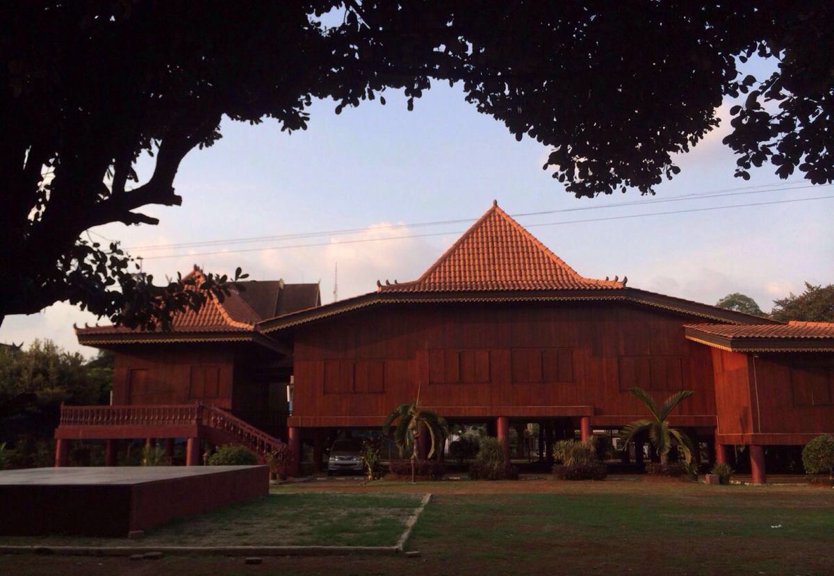 这里还建有博物馆,图书馆,影像中心,少年宫和儿童乐