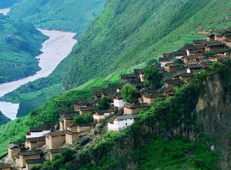 贵州水城县营盘乡红德村,距离红德村最近的火车站是"茅草坪站",两个