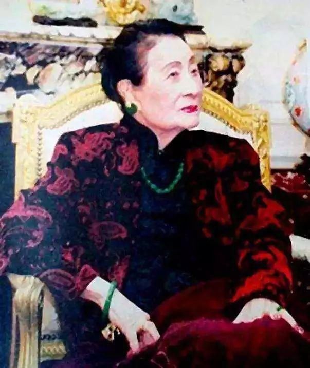 宋美龄生前睡觉,常做的一件事情,让人特别无奈!