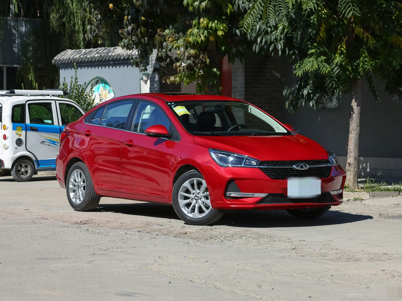 奇瑞艾瑞泽ex的品鉴与图解 这款车的整体外观很大气,车身的线条很硬朗