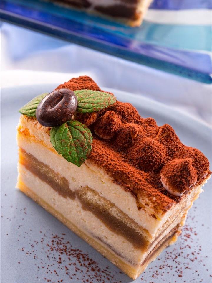 浓浓的巧克力慕斯蛋糕太好吃了,香甜可口,简单易学你也可以做!