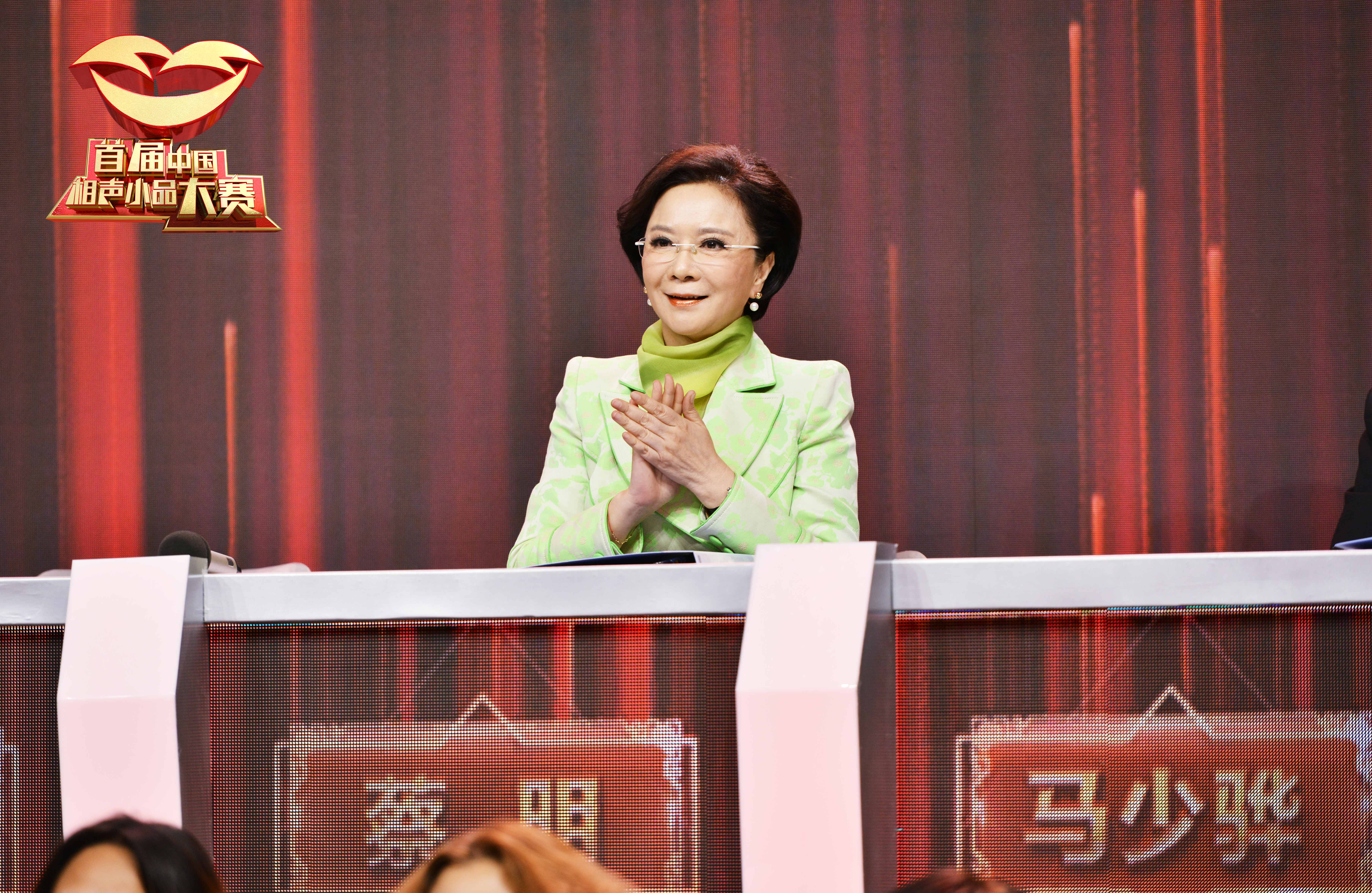 首届中国相声小品大赛央视热播 蔡明一个创意吸引12亿网友模仿