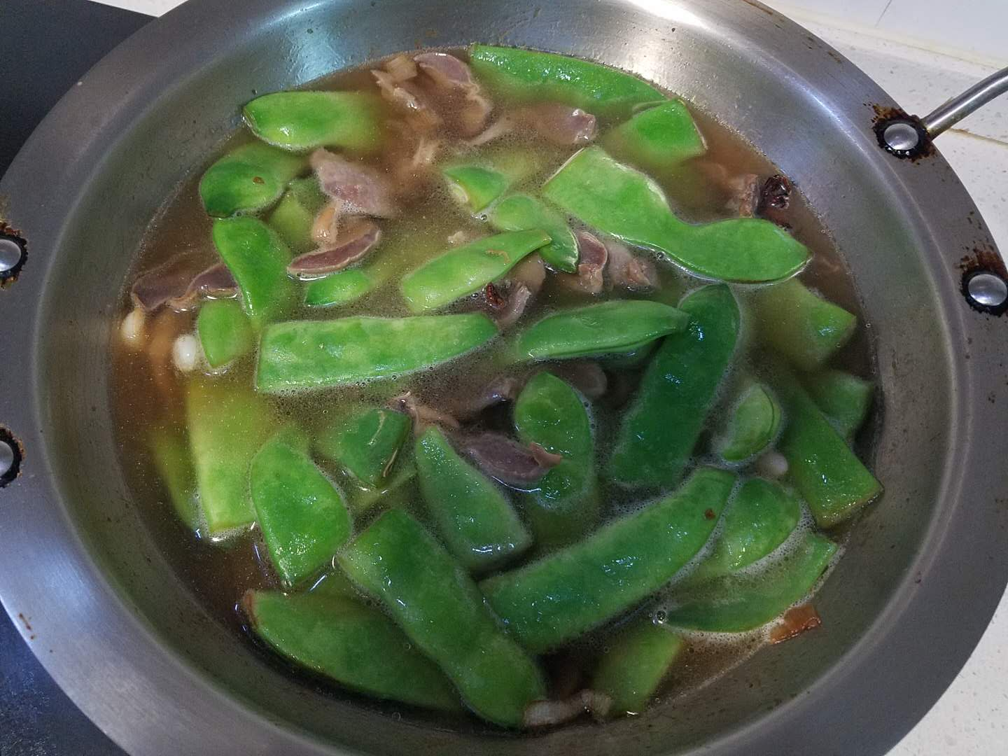 这种豆角不用炖太久而且荤素百搭,初学者最容易上手