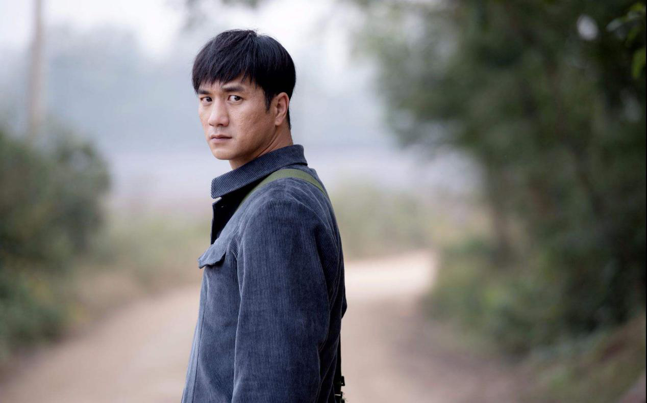 黄觉,抬起头来,把全部的热烈放在每一个角色上