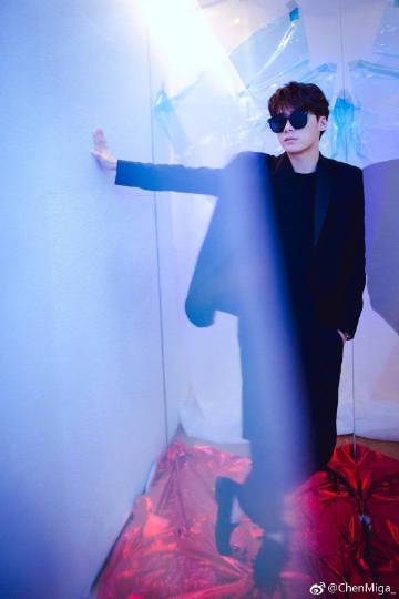 李易峰现身春晚彩排