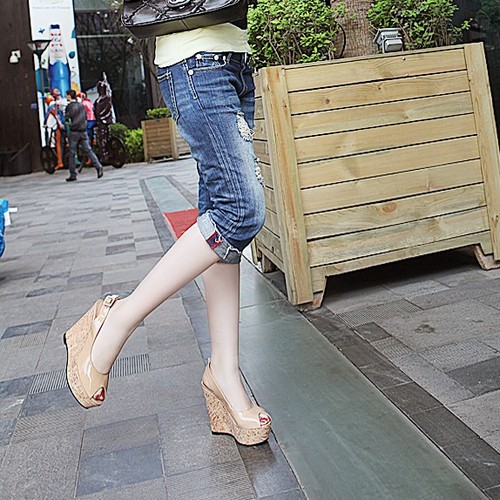 时尚鱼嘴鞋,穿出优雅潮流范