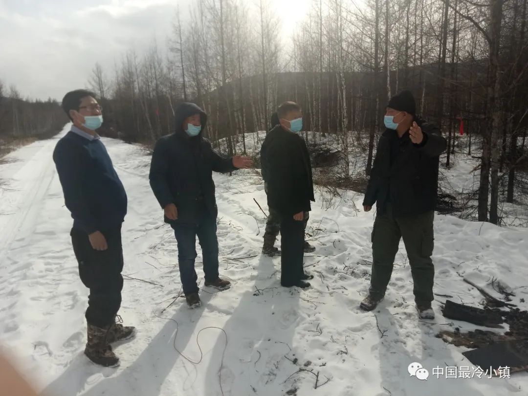 呼中林业局副局长张丕军检查指导景区公路森林调查设计工作