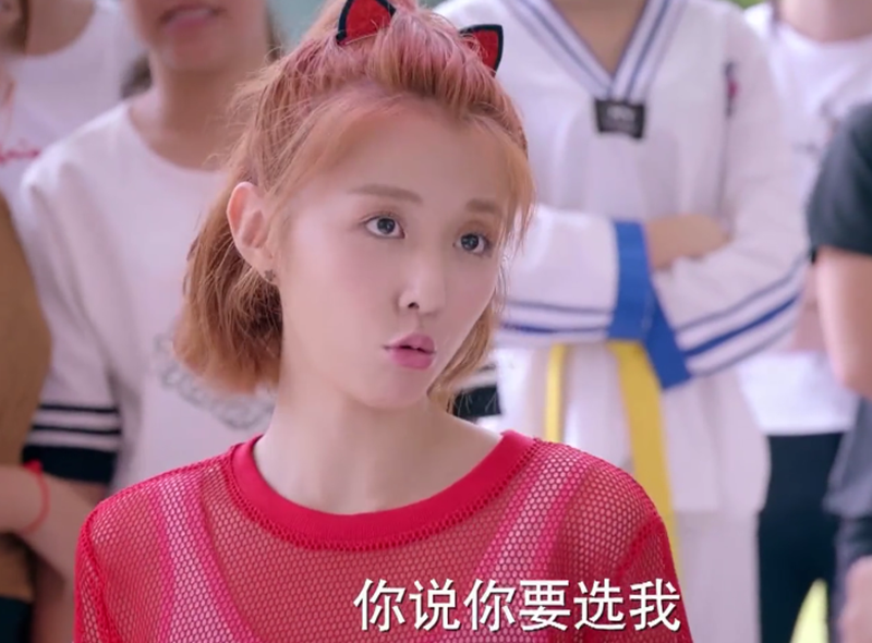 《甜蜜暴击》宋小米的萌照,嘟嘴卖萌,网友:忍不住想亲一口!