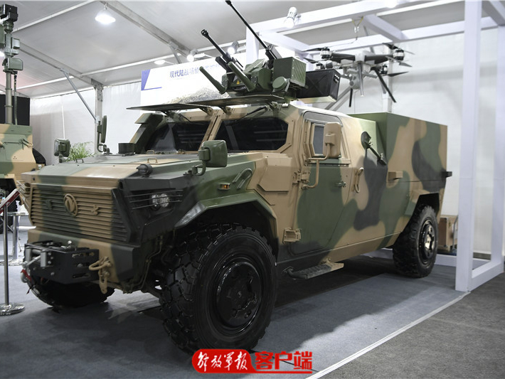 09ffc6轮式装甲防雷车.岱天荣 摄