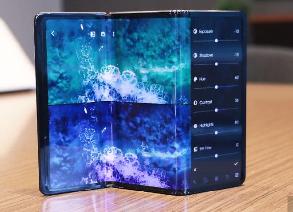 tcl的双折叠手机和可卷屏的抽拉式概念手机,比matexs还要惊艳!