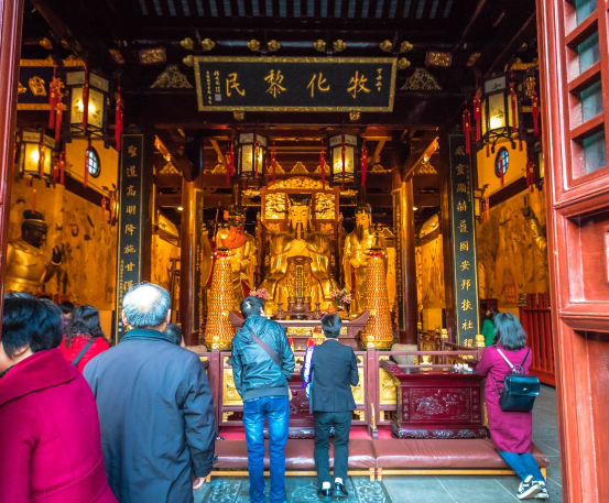 位于市中心的著名道观,上海城隍庙