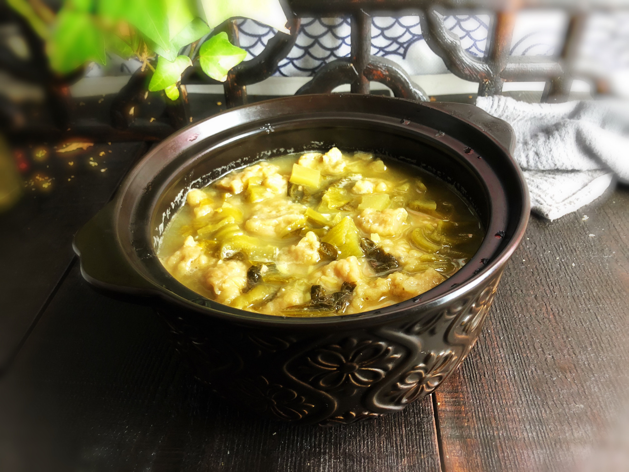 女儿口中最爱的豆花,原来就是用盐卤点的,与酸菜酥肉搭配真美味