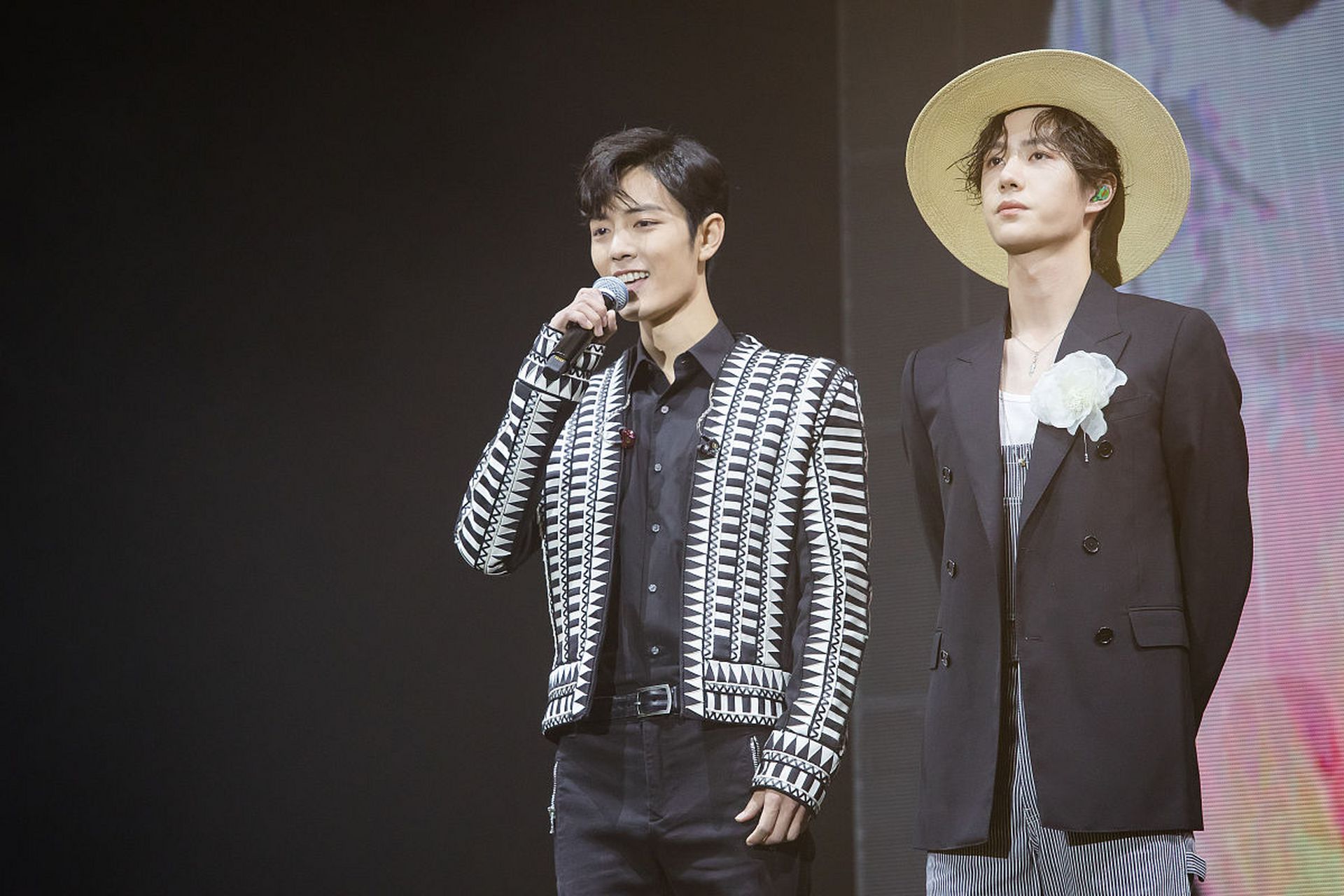 当今娱乐圈的两位当红小生,肖战和王#节后综合症# 一博,一直是备受