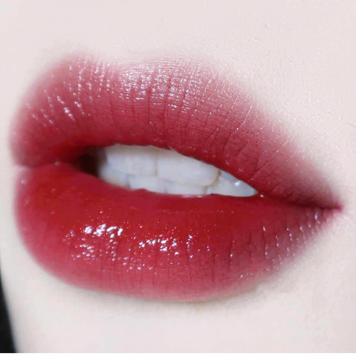 香奈儿coco flash70口红试色,让人心脏骤停2s的金闪宝石红!