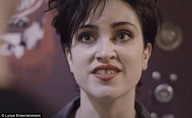 麦当娜年轻时是真的美,两颗大门牙之间的缝隙,也是那么的可爱!