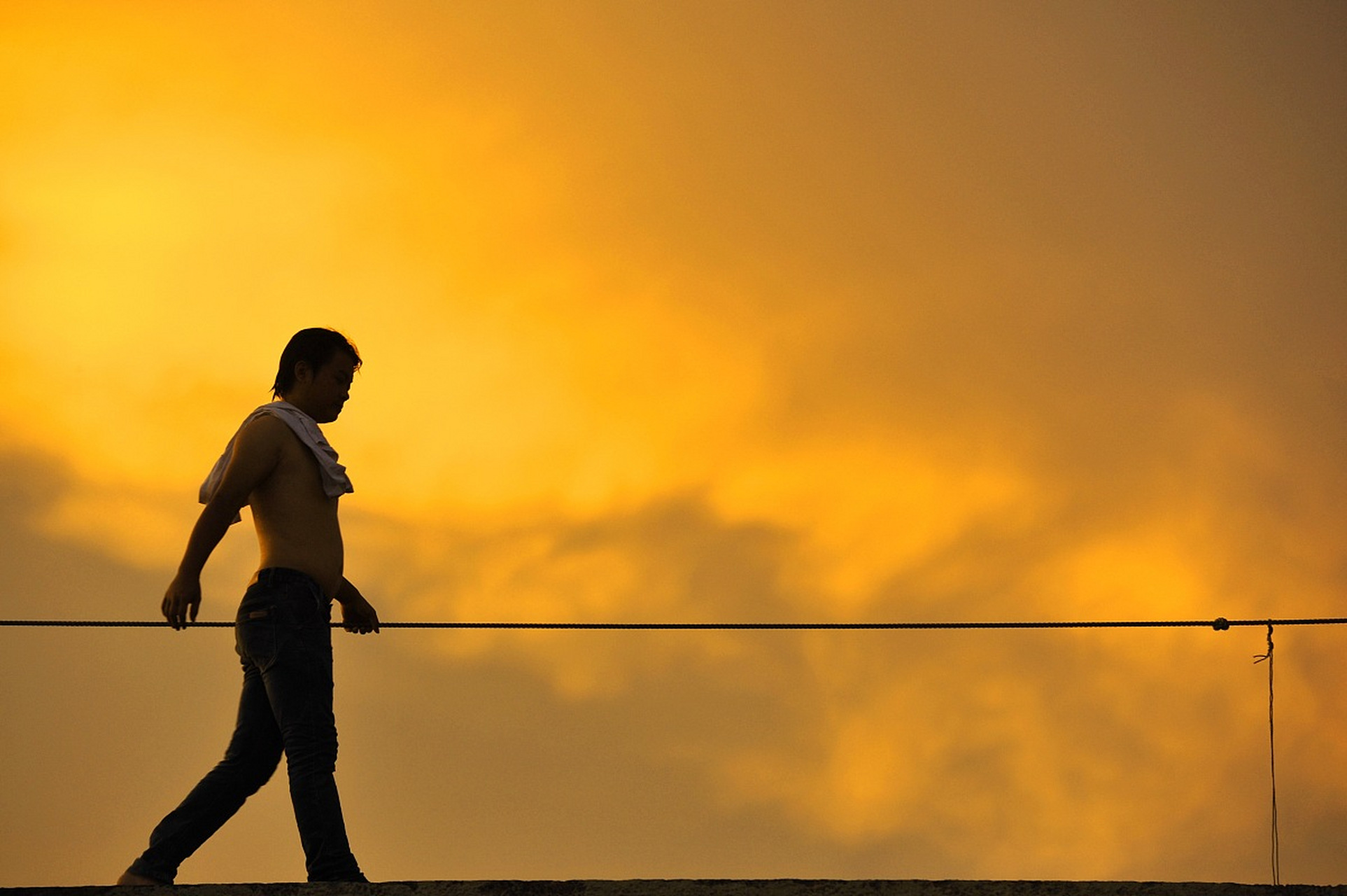 请保持冷静的心态去接受现实,释放情感并寻求帮助吧!