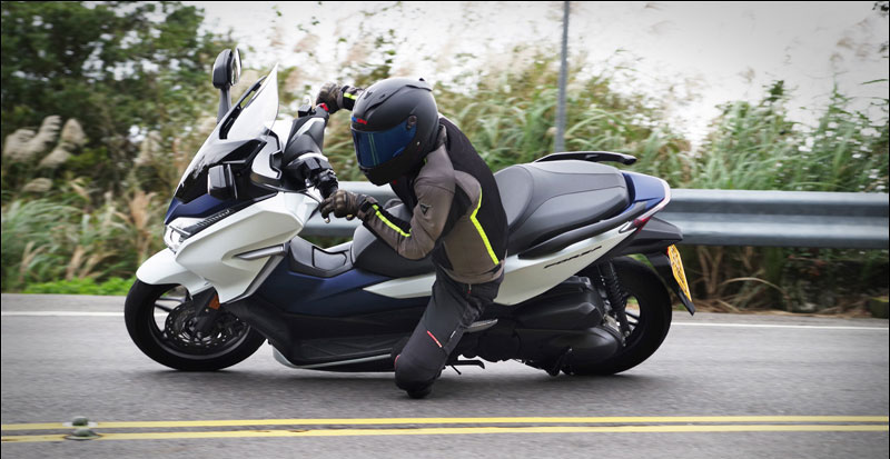 舒适的通勤体验2019款本田forza中型踏板摩托车试驾体验