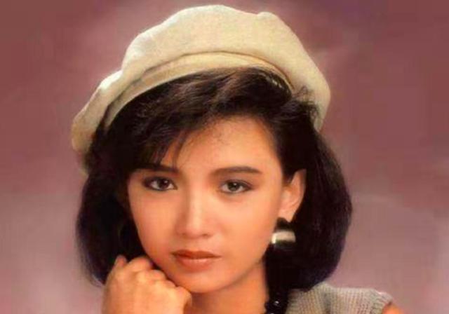 梁朝伟前女友曾华倩庆54岁生日,与20岁儿子同框似姐弟