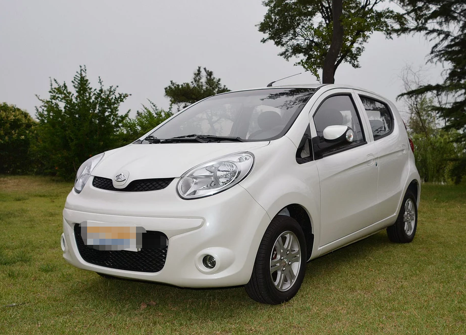 长安汽车-奔奔mini-e,外观设计很大气,给人一种豪华感!