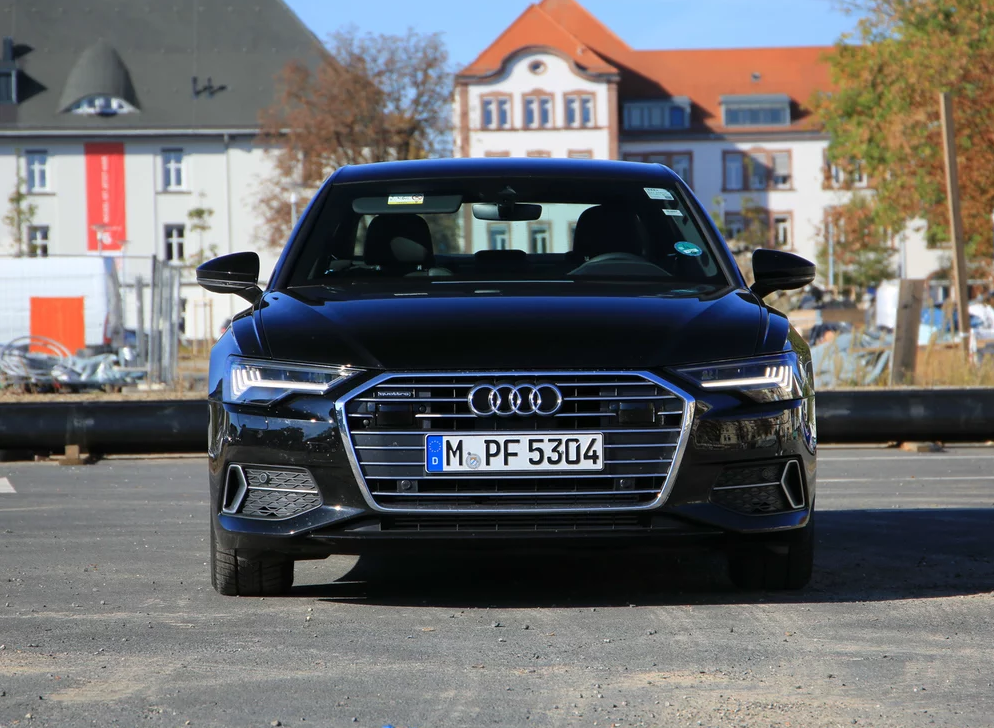 侧身外形大气的奥迪a650 tdi quattro