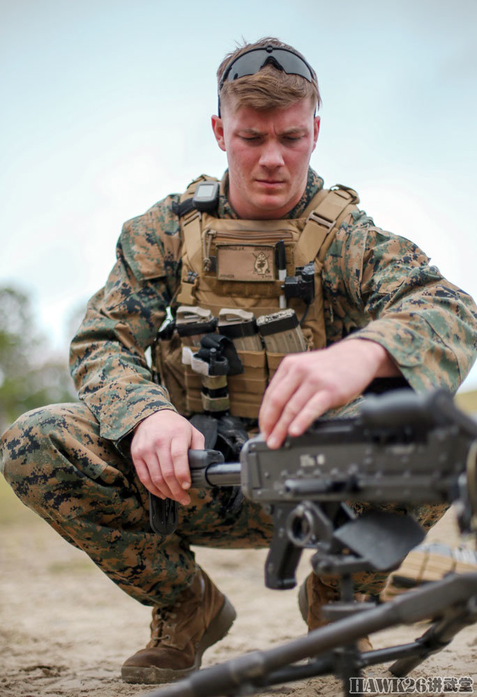 美国海军陆战队支援火力射击训练 抓拍m32榴弹发射器精彩瞬间