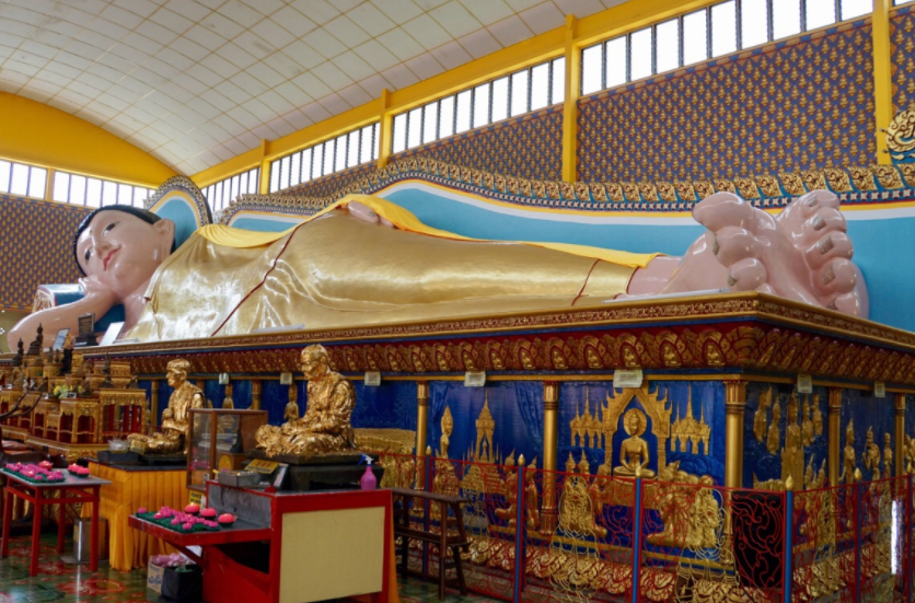 旅游:马来西亚槟城卧佛寺旅游,卧佛全身用金箔装饰,好美啊!
