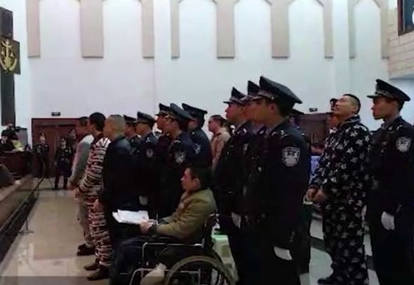 "黑老大"坐轮椅,挂尿壶出庭,直击焦作扫黑除恶公审第一案
