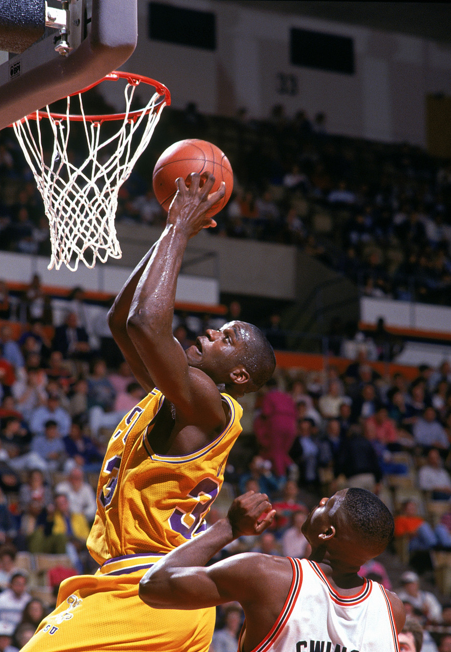 奥尼尔巅峰赛季.nba2001—2002赛季,奥尼尔常规赛场均27.2分10.