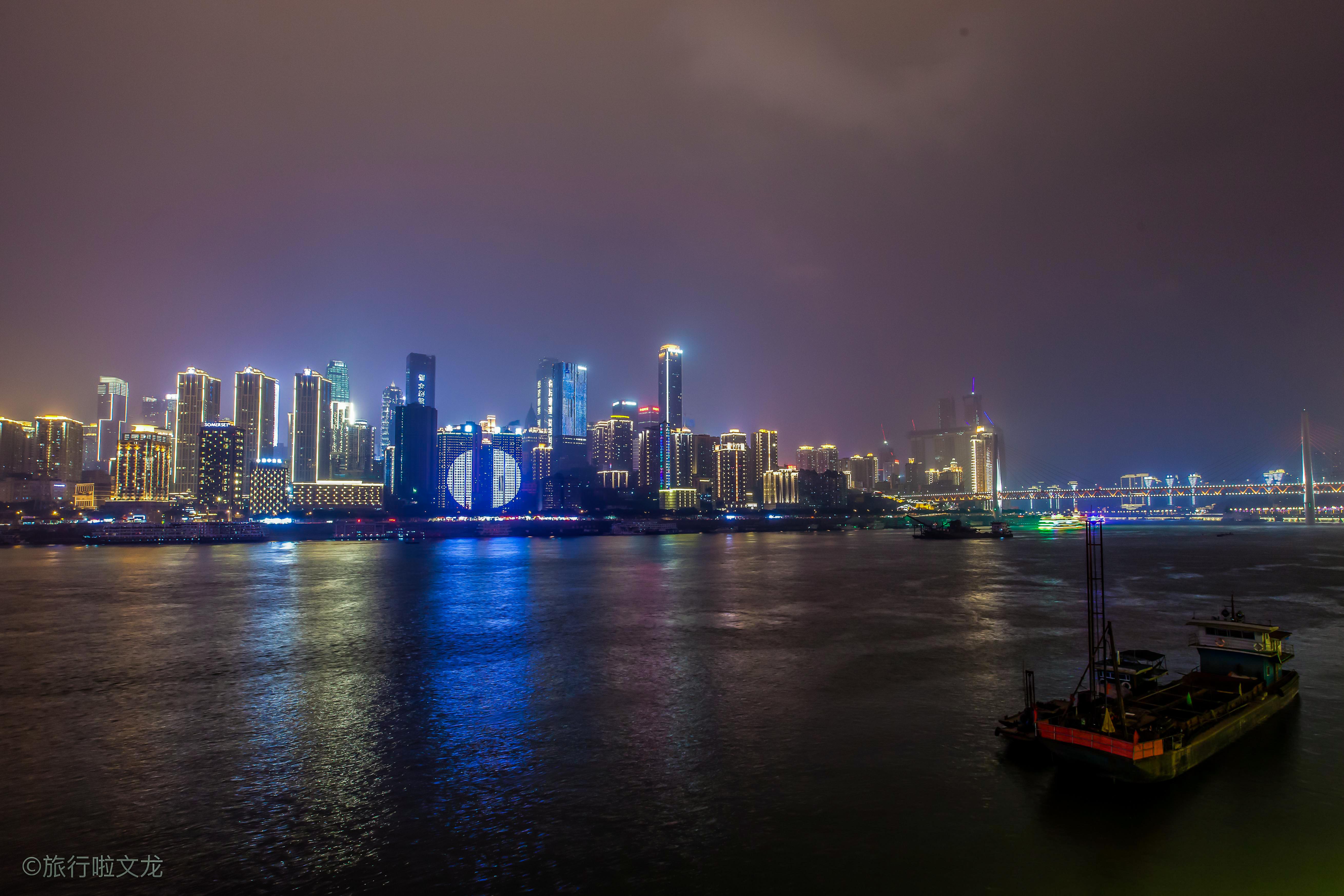 航拍重庆的夜,有多美?让南滨路的夜景回答一切