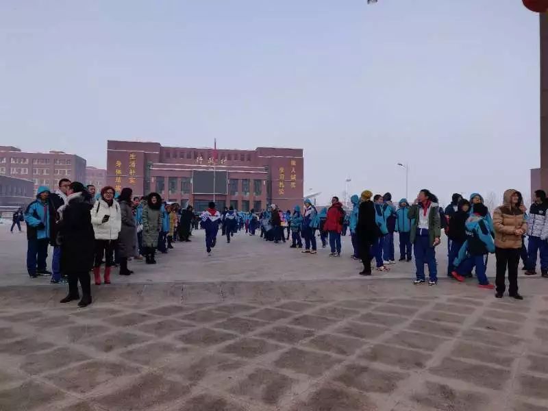 携手冬季长跑,共创温暖校园——兵团二中金科实验中学