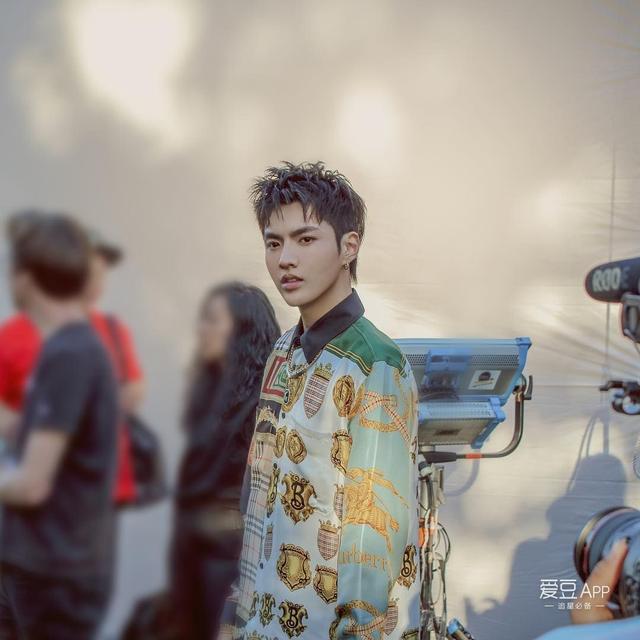 180516 吴亦凡ins推特脸书更新 新专辑《like that》与你不见不散