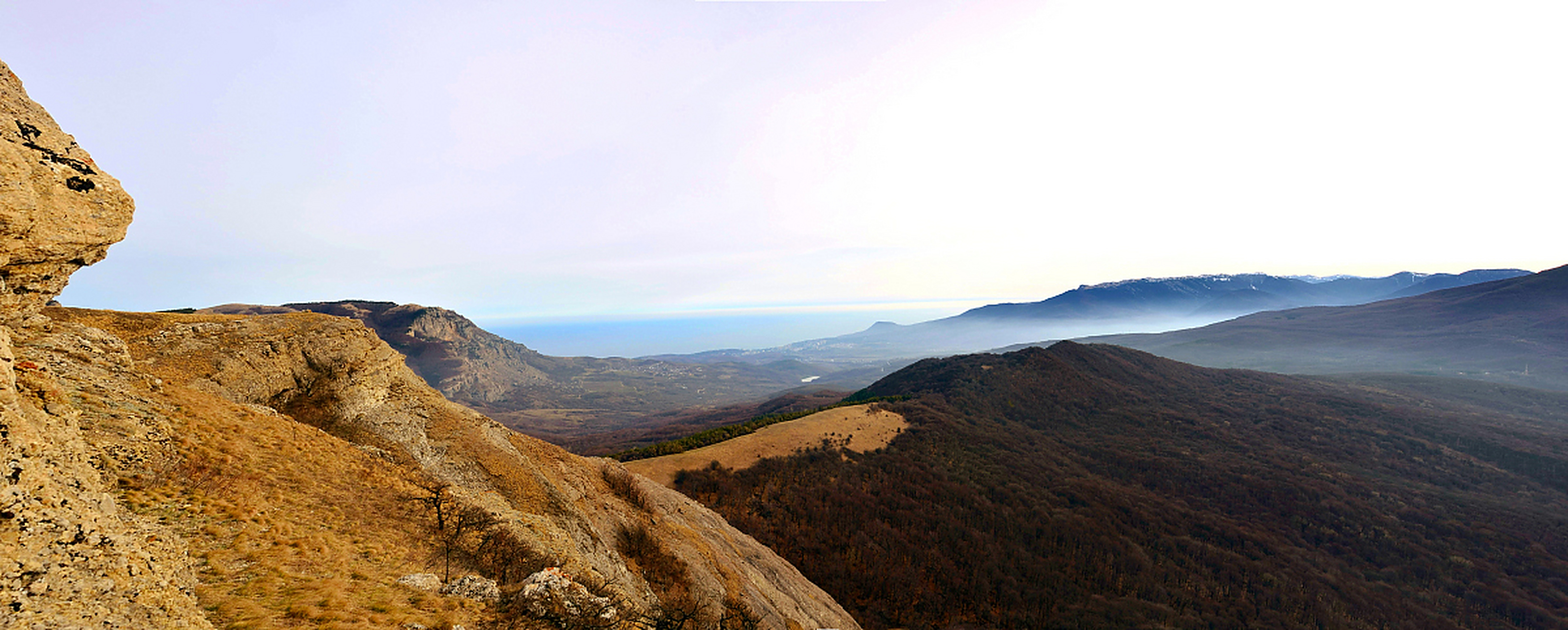 白狼山,又名白鹿山,是阴山余脉的一座主峰.