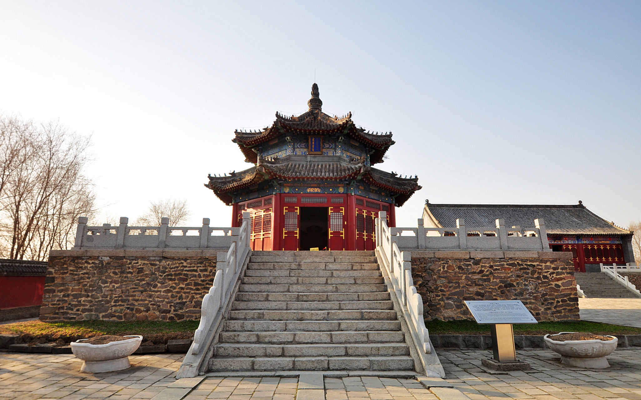 朋友们,今天我要带大家去一个超有历史感的地方——辽宁赫图阿拉故城!