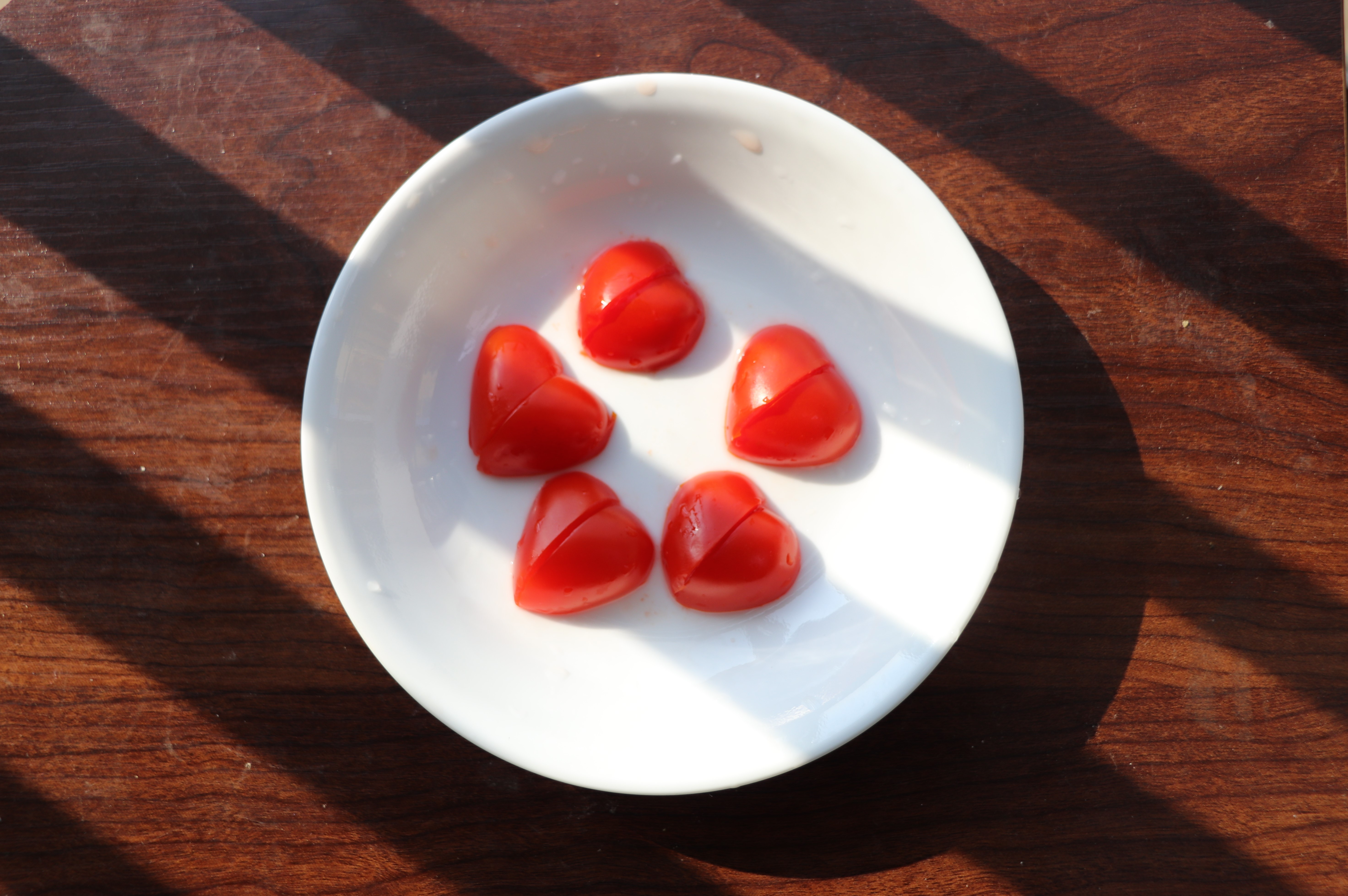 厉害了!只用两刀就能做出一个桃心,团圆饭用它来装饰太赞了!