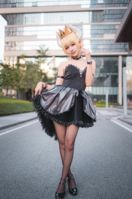 本来是身为关底boss的"大魔王"库巴,在小姐姐美貌的演绎下变成了可爱