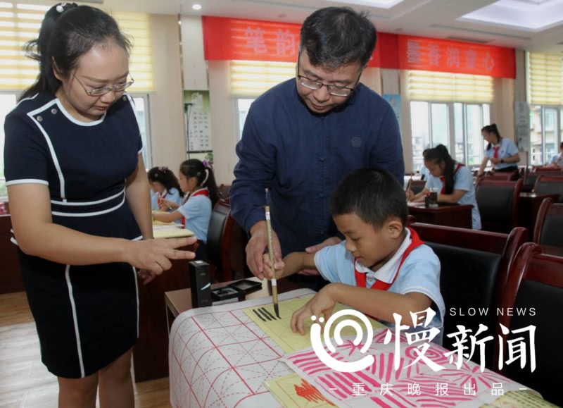 重庆市聋哑学校:无声世界里的书法课