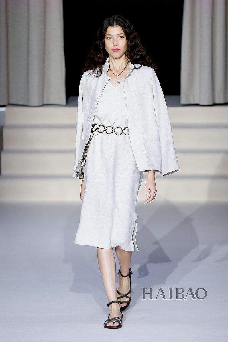 时装周:凸出婀娜多姿的线条美,完美展现女性s型曲线,十足韵味