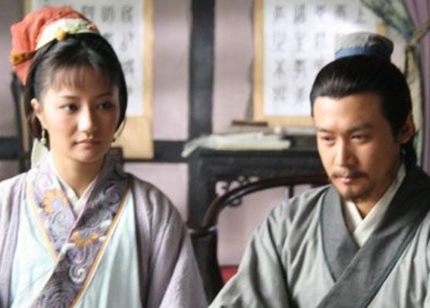 千古绝对!上联:大嫂翻书心想汉,下联堪称经典,网友:很有内涵